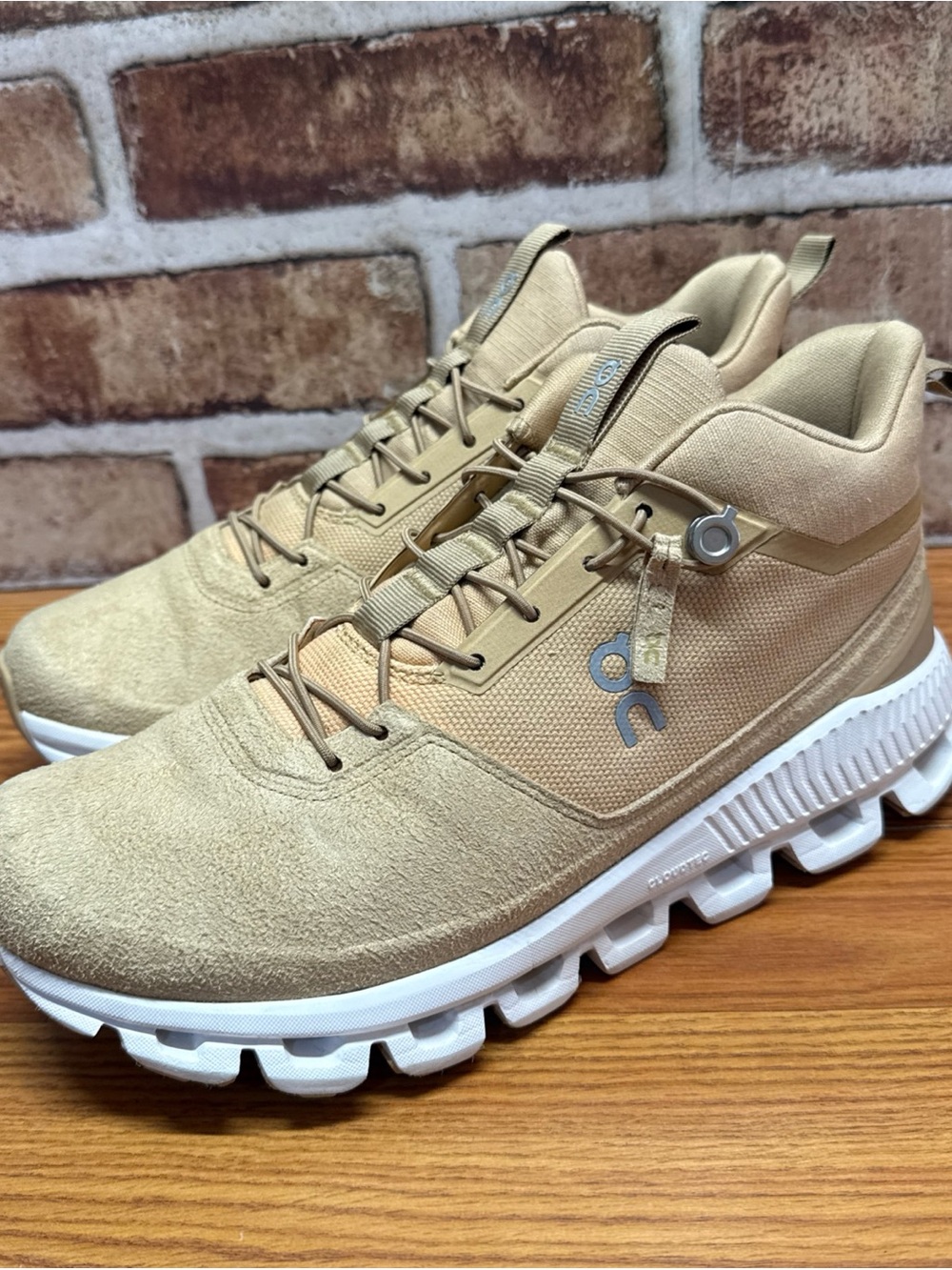 On Cloud OC Women's 7.5 Hi Top Sand Brown Speedboard Cloudtec Sneakers Shoes